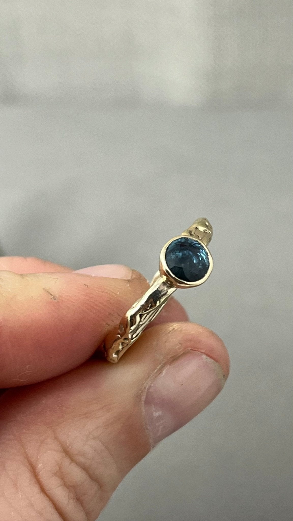 Montana Sapphire Gold Engagement Ring - Emily Lisbeth Jewellery