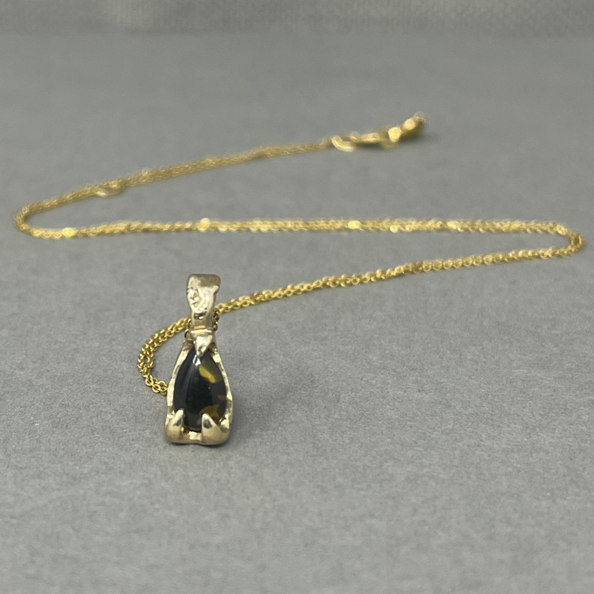 9ct Gold Molten Amber Necklace - Emily Lisbeth Jewellery