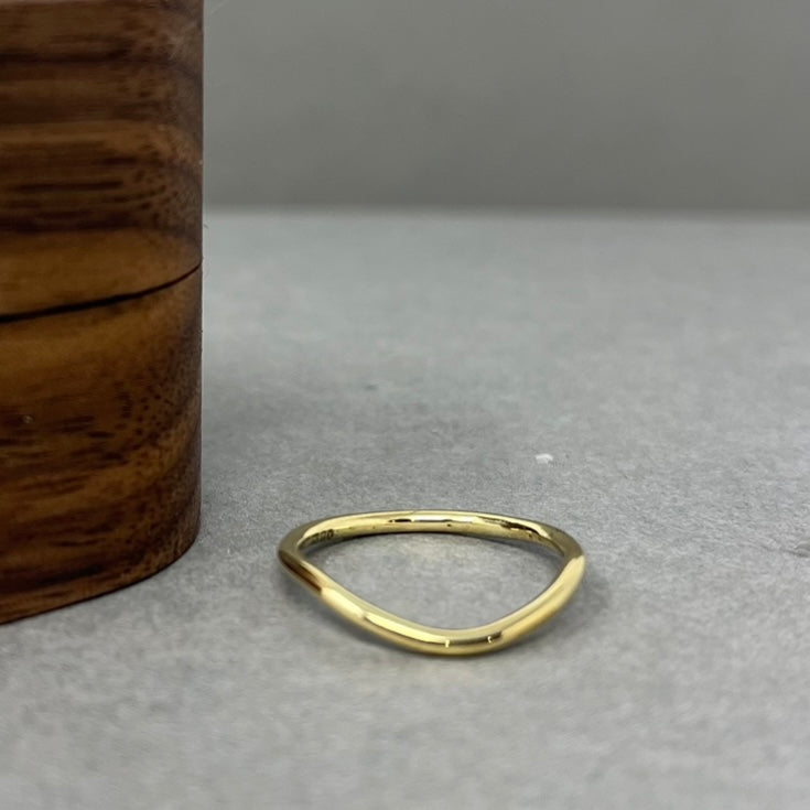 1.5mm Gold Curved Wishbone Wedding Ring
