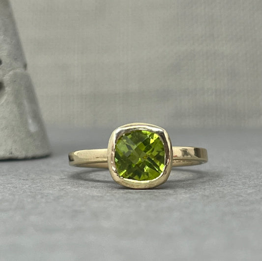 Peridot Cocktail Ring Size L ½ / 9ct Gold