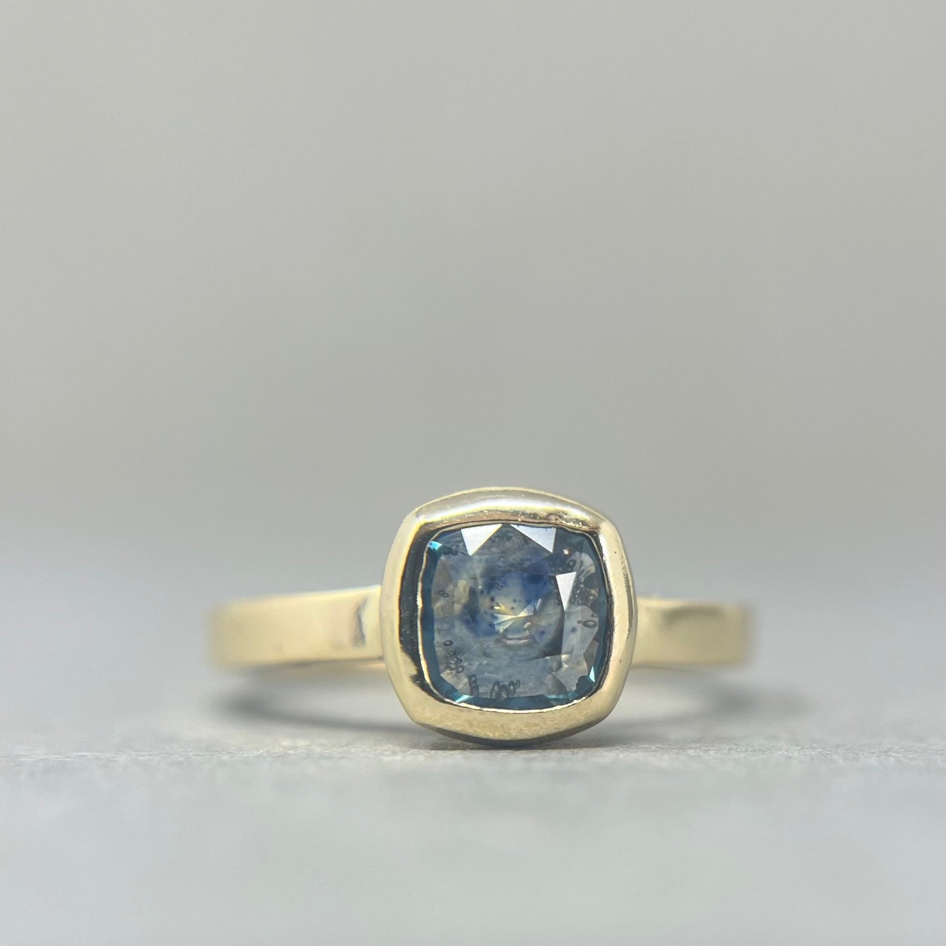 Gold and Teal Montana Sapphire Cocktail Ring - Emily Lisbeth Jewellery