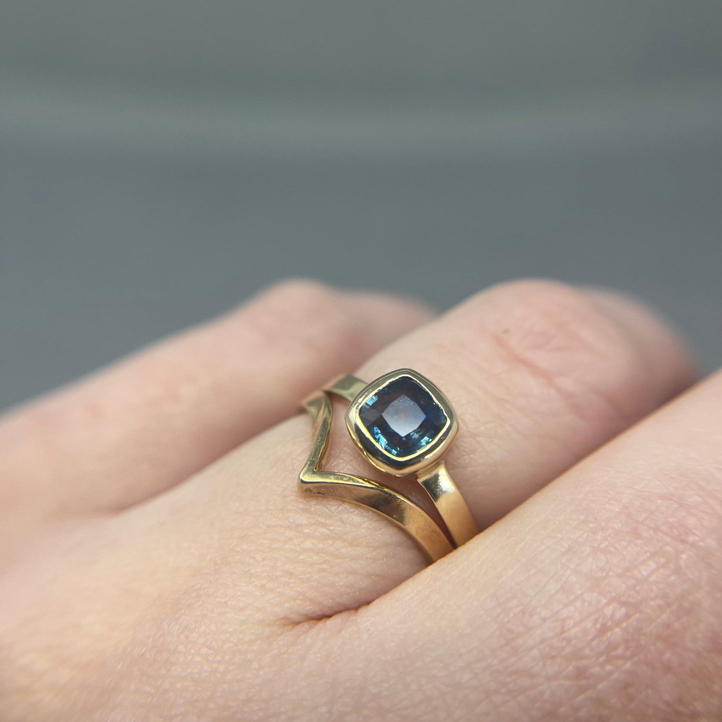 Gold and Teal Montana Sapphire Cocktail Ring - Emily Lisbeth Jewellery
