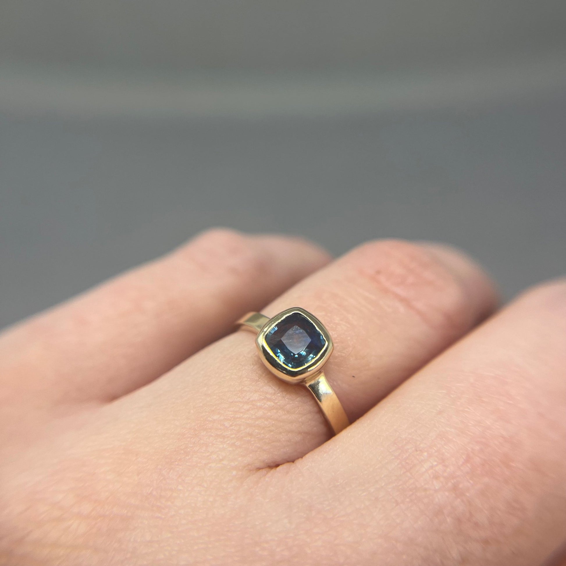 Gold and Teal Montana Sapphire Cocktail Ring - Emily Lisbeth Jewellery
