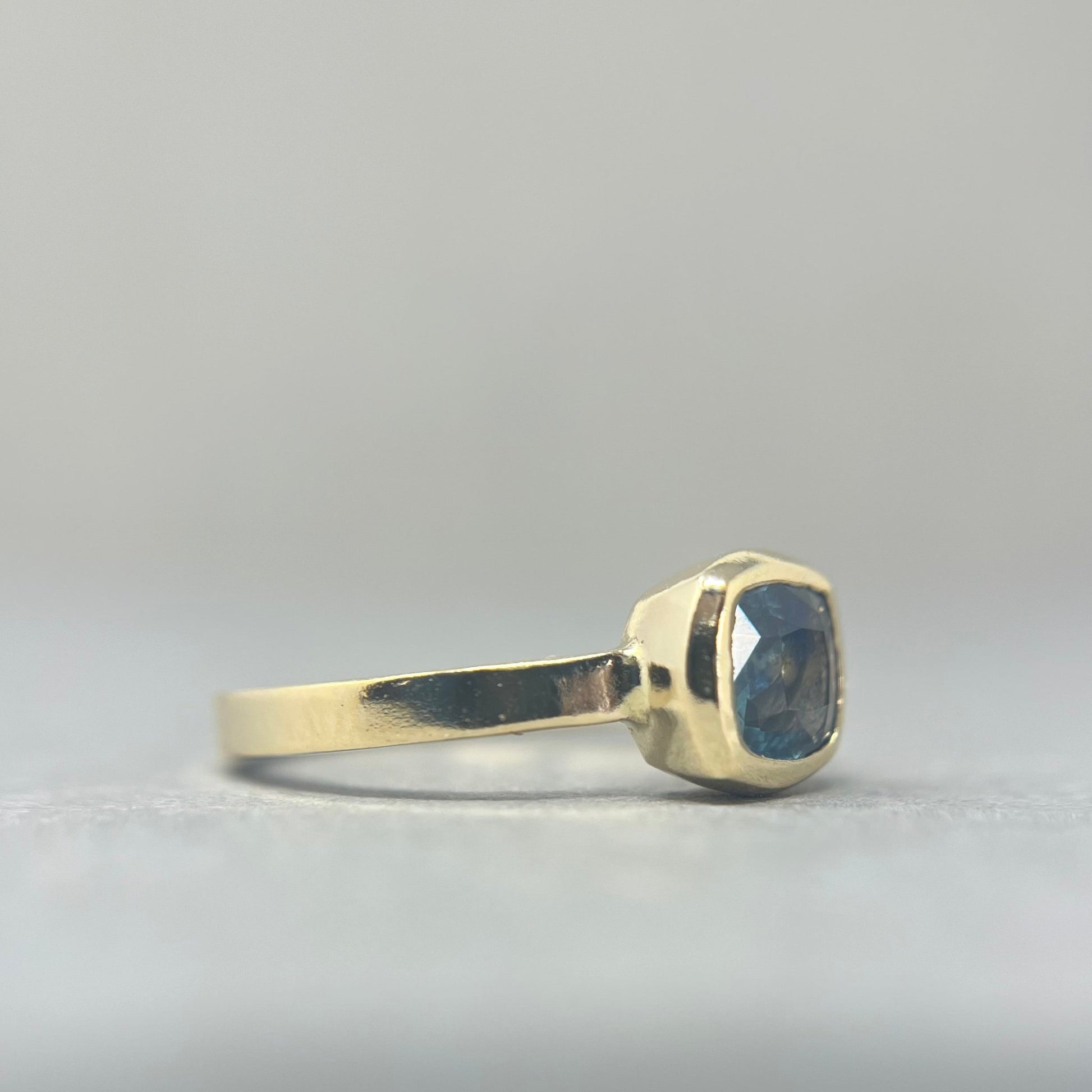 Gold and Teal Montana Sapphire Cocktail Ring - Emily Lisbeth Jewellery