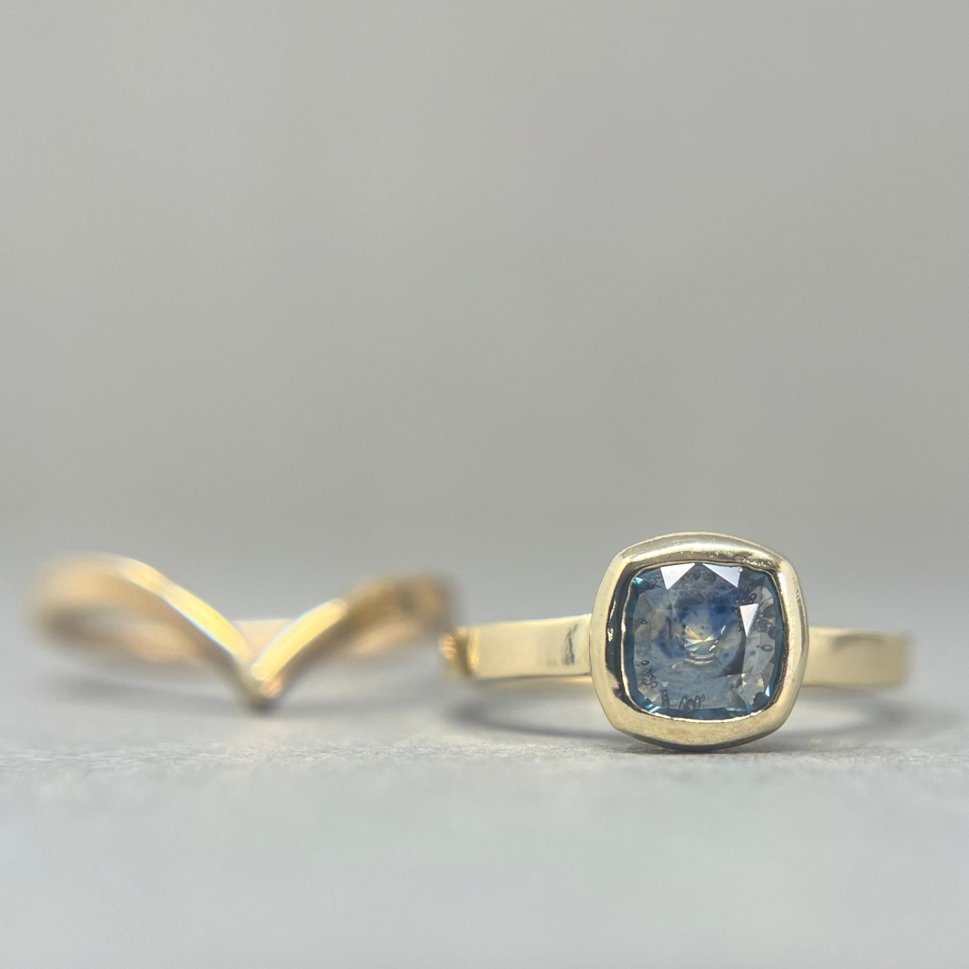 Gold and Teal Montana Sapphire Cocktail Ring - Emily Lisbeth Jewellery