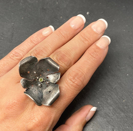 Large Peony Flower Ring Size O / Sterling Silver and Peridot - Emily Lisbeth Jewellery