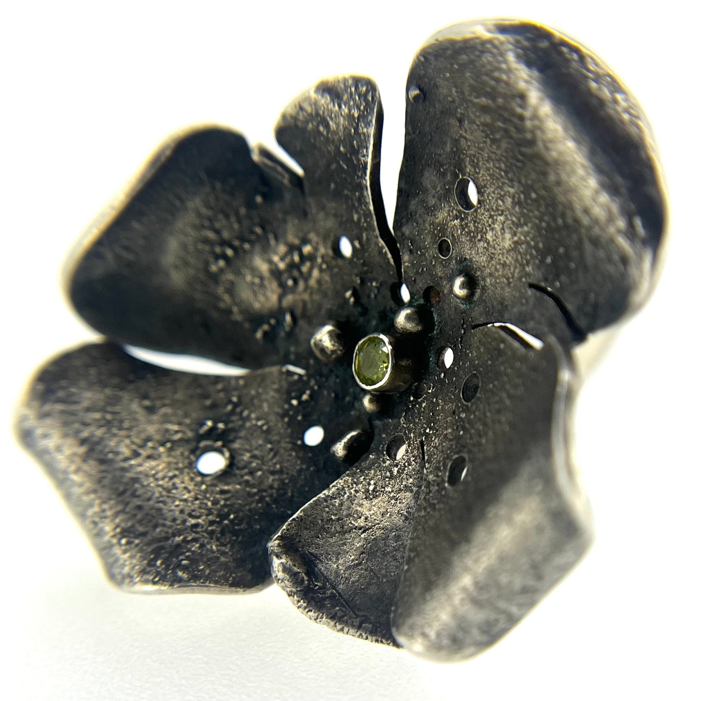 Large Peony Flower Ring Size O / Sterling Silver and Peridot - Emily Lisbeth Jewellery